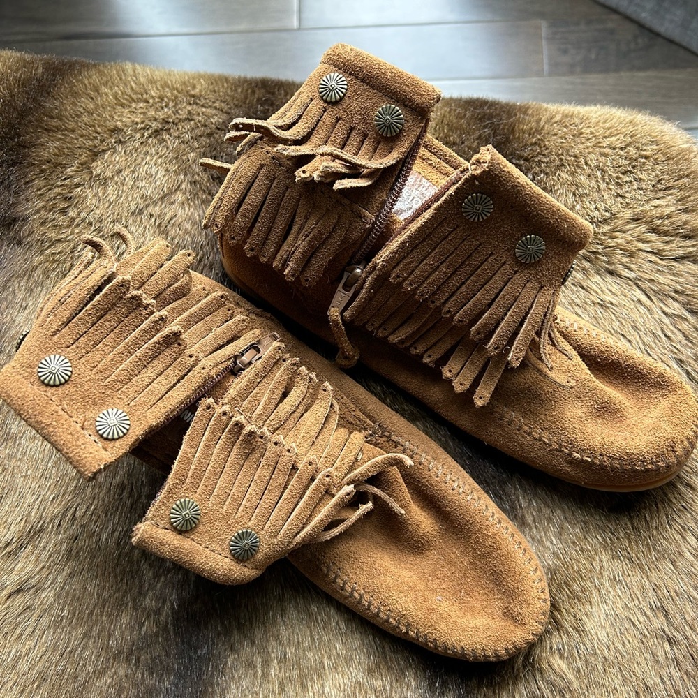 Minnetonka Women’s Booties, excellent condition, size 8